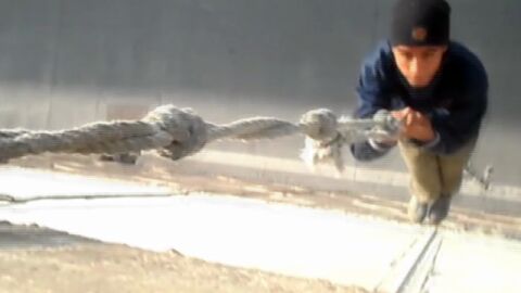 Ni&ntilde;os marroqu&iacute;es intentan entrar en Espa&ntilde;a