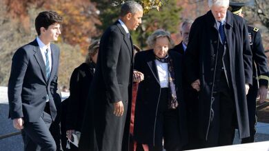 Obama y los Clinton honran a Kennedy en vísperas del aniversario de su muerte