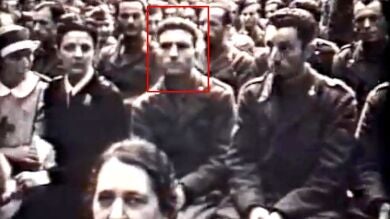 Descubre Youtube con 93 años y se reconoce en un vídeo de la II Guerra Mundial