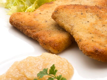 Escalope de pez espada con salsa de cebolla