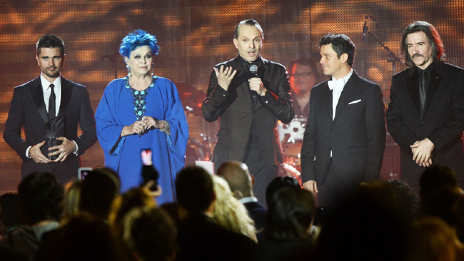 La música latina rinde homenaje a Miguel Bosé como persona del año