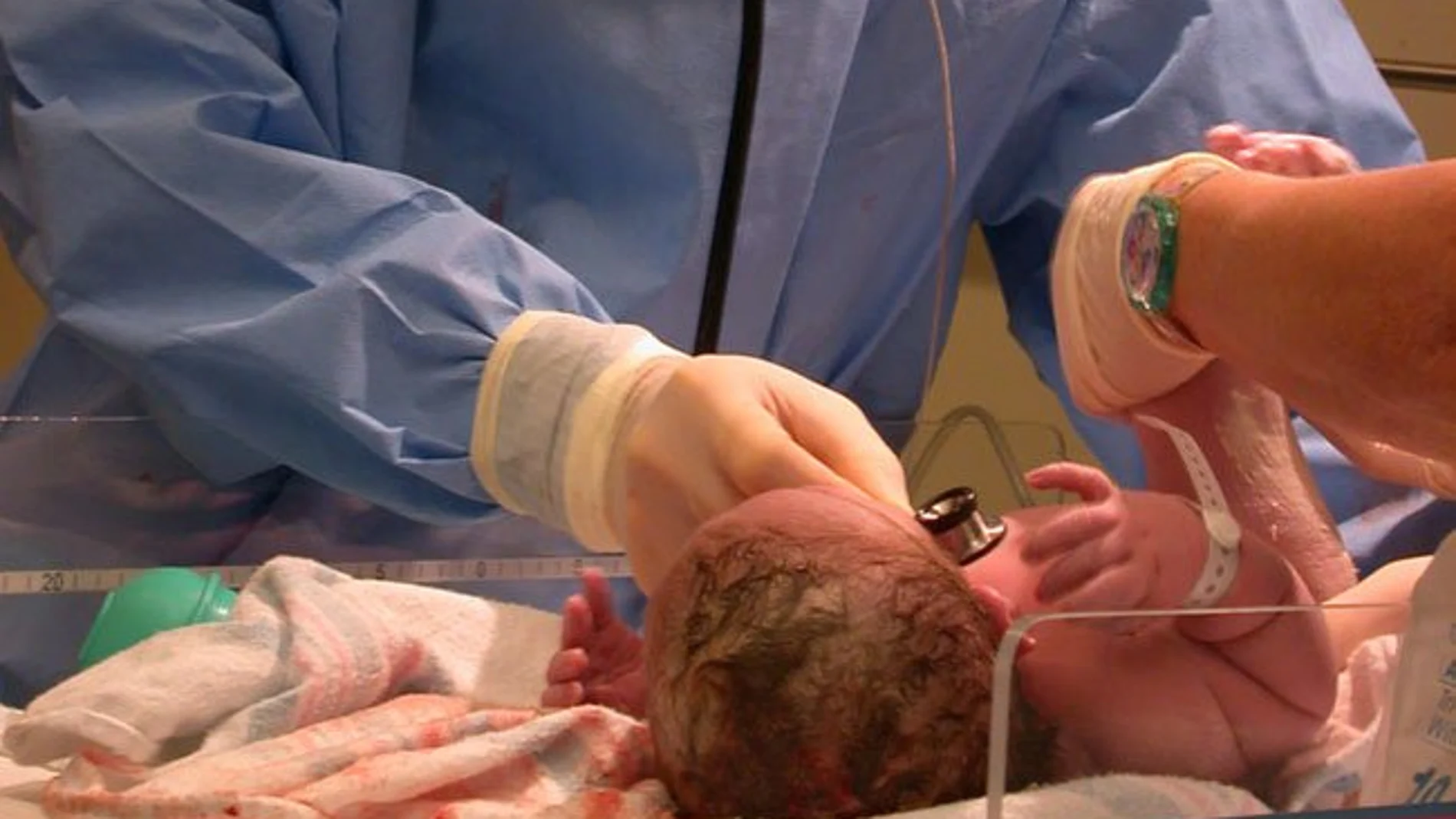 Imagen de un bebé hospitalizado Imagen de un bebé hospitalizado