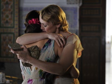 Rosalinda abraza a Sira