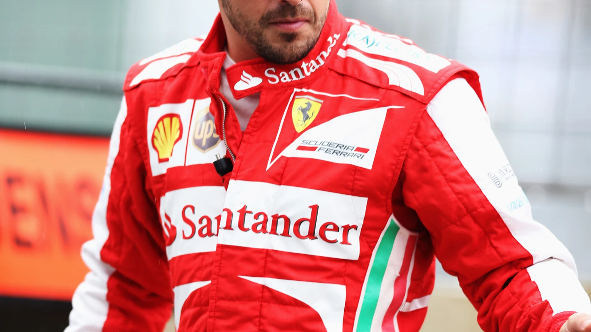 Alonso luce el mono de Ferrari
