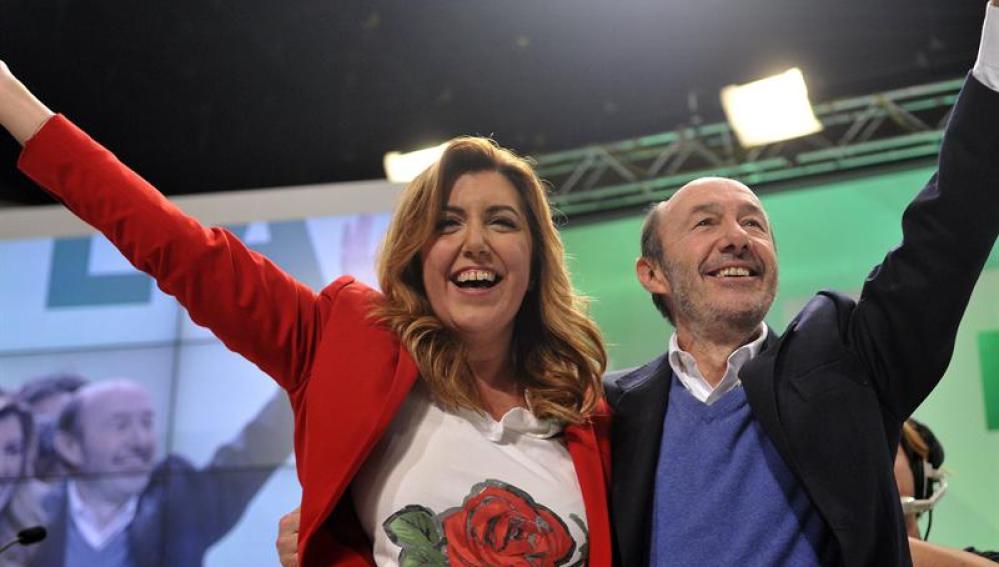 Alfredo Pérez Rubalcaba y la recién elegida secretaria general de la formación en Andalucía, Susana Díaz