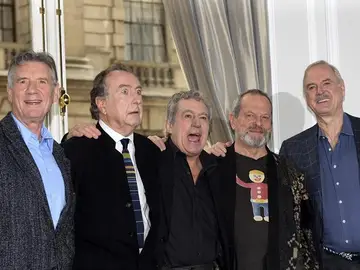 Los cinco componentes del grupo cómico británico Monty Python Los cinco componentes del grupo cómico británico Monty Python