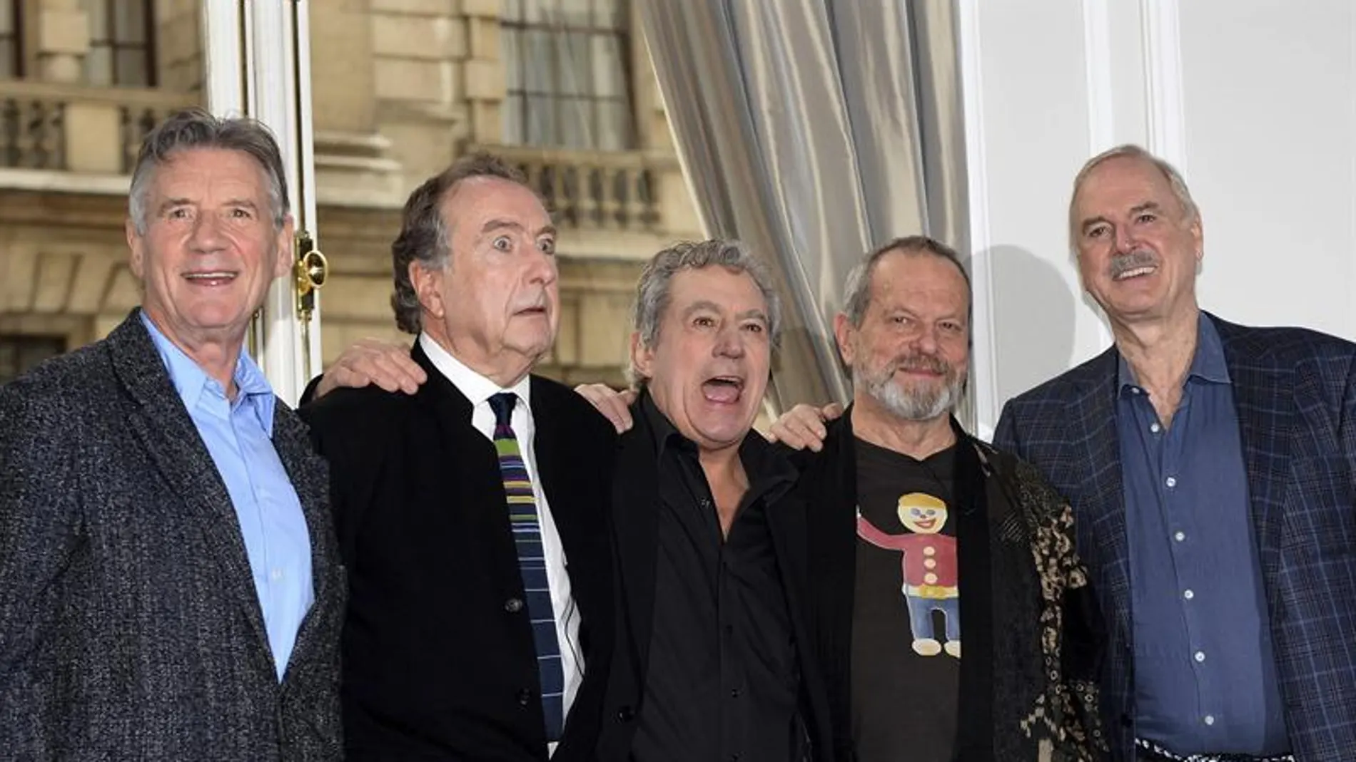 Los cinco componentes del grupo cómico británico Monty Python Los cinco componentes del grupo cómico británico Monty Python