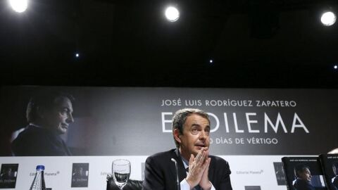 Zapatero en la presentaci&oacute;n de su libro "El dilema".