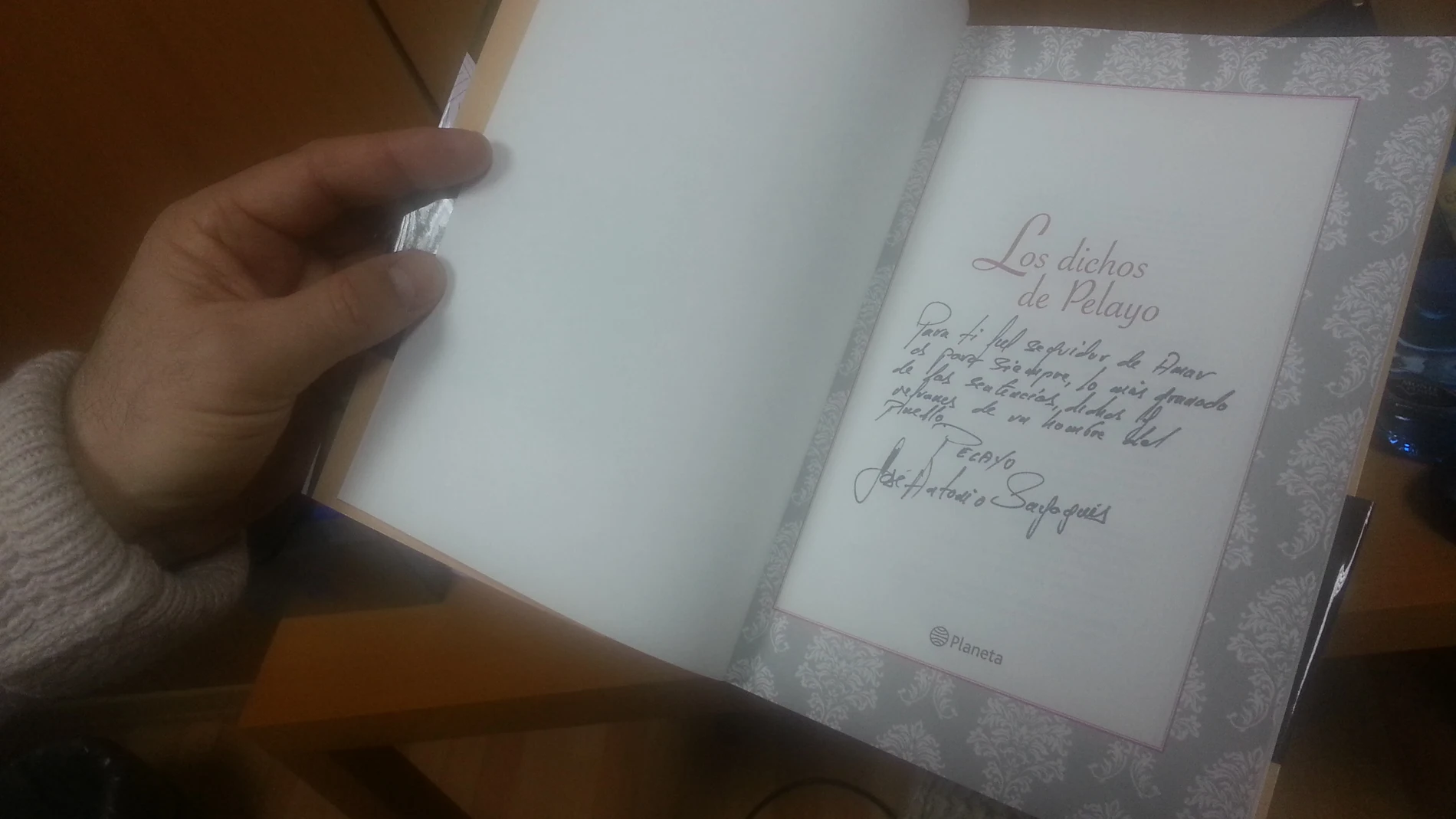 Libro firmado 'Los dichos de Pelayo'