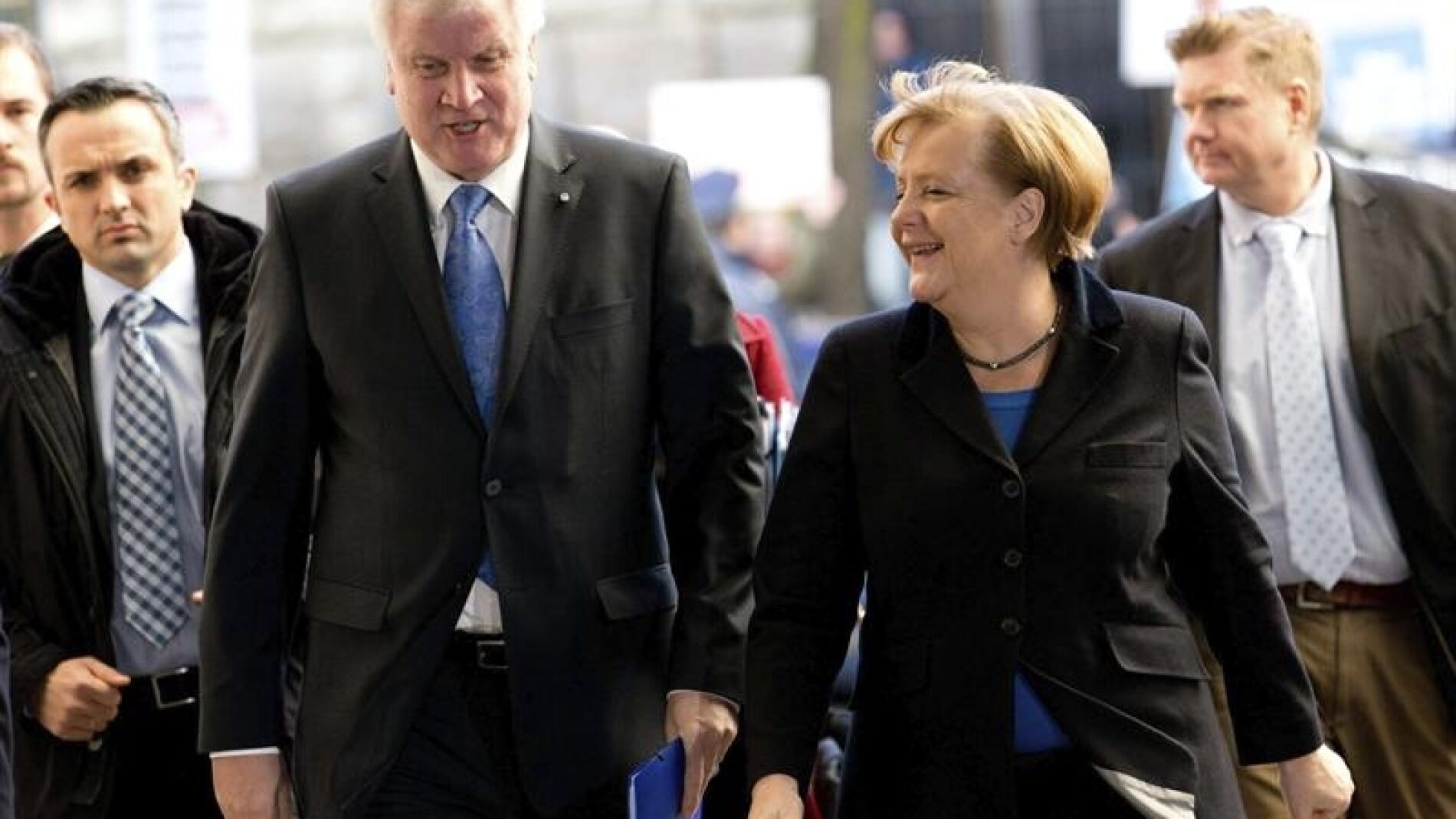 El ministro presidente de Baviera, Horst Seehofer, y la canciller alemana, Angela Merkel