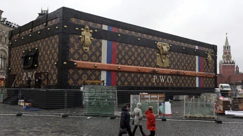 La maleta de Louis Vuitton en la Plaza Roja