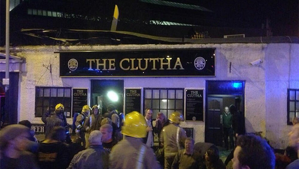 El pub 'The Clutha', lugar donde se ha estrellado el helicóptero