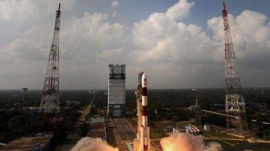 La primera misión india a Marte abandona con éxito la órbita terrestre