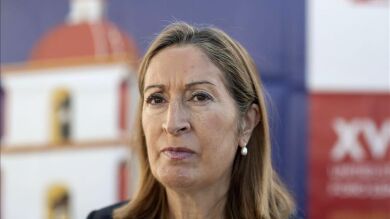 Ana Pastor accede a reunirse con las víctimas del accidente del Alvia en Angrois para tratar la investigación del siniestro