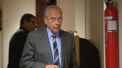 El PSOE reniega de Guerra y apuesta por el consenso para resolver el conflicto catalán