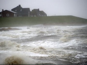 Fuerte temporal en la costa de Dagebuell (Alemania).