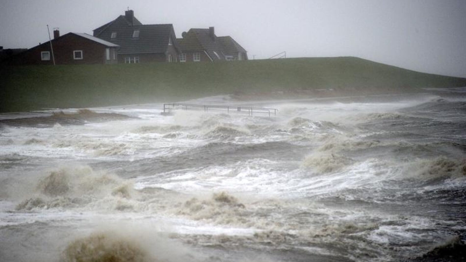 Fuerte temporal en la costa de Dagebuell (Alemania).