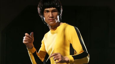 Subastan el mono amarillo que llevó Bruce Lee en 'Juego de la Muerte' por 73.000 euros