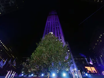 Ya luce el árbol de Rockefeller Center Ya luce el árbol de Rockefeller Center