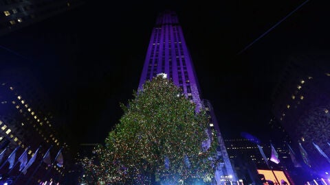 Ya luce el &aacute;rbol de Rockefeller Center 