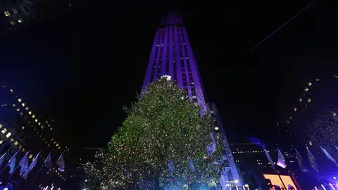 Ya luce el árbol de Rockefeller Center Ya luce el árbol de Rockefeller Center