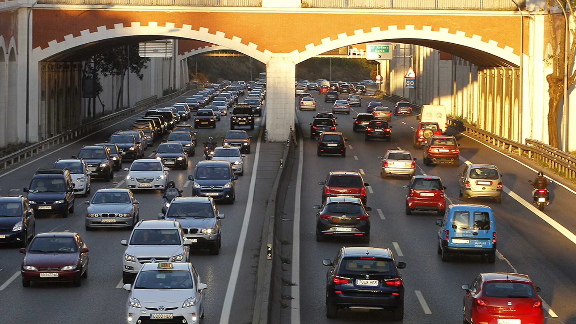 La DGT prevé cinco millones de desplazamientos en el puente de la Constitución La DGT prevé cinco millones de desplazamientos en el puente de la Constitución