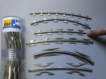 Detalles de las cuchillas instaladas en la valla de Melilla. Detalles de las cuchillas instaladas en la valla de Melilla.