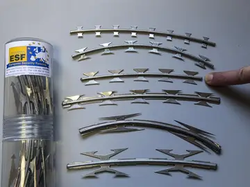 Detalles de las cuchillas instaladas en la valla de Melilla. Detalles de las cuchillas instaladas en la valla de Melilla.