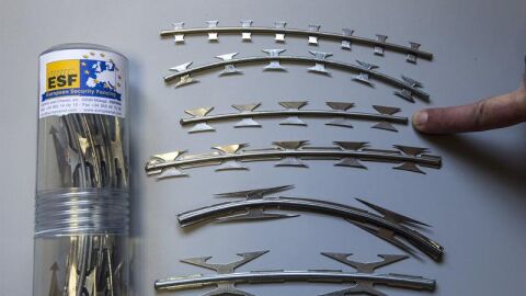 Detalles de las cuchillas instaladas en la valla de Melilla.