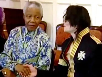 Nelson Mandela con Michael Jackson Nelson Mandela con Michael Jackson