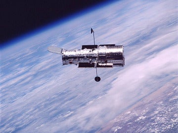 Hubble. Un telescopio del tamaño de un autobús que nos ha acercado como nadie al universo desconocido.