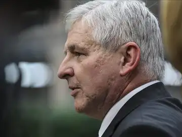 Polémica por el lenguaje soez del primer ministro checo sobre el funeral de Mandela Polémica por el lenguaje soez del primer ministro checo sobre el funeral de Mandela