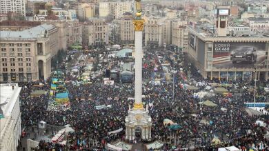 Decenas de miles de personas toman el centro de Kiev para exigir la dimisión del presidente