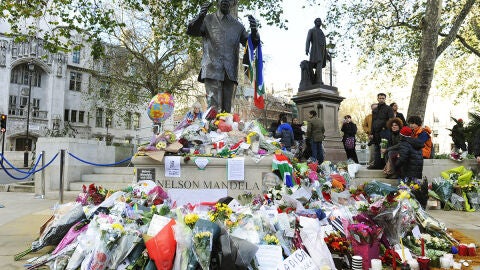 Miles de personas recuerdan a Mandela en el D&iacute;a para la Oraci&oacute;n