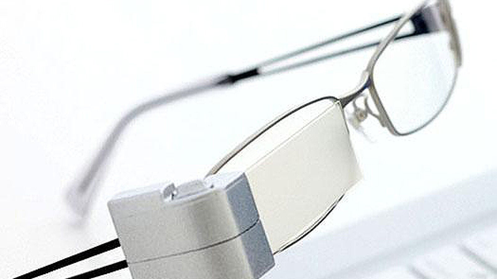Fabrican unas gafas que se empañan automáticamente para lograr un efecto de parpadeo