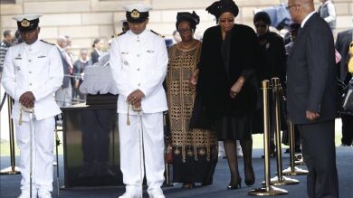 Los restos mortales de Mandela desfilan por las calles de Pretoria