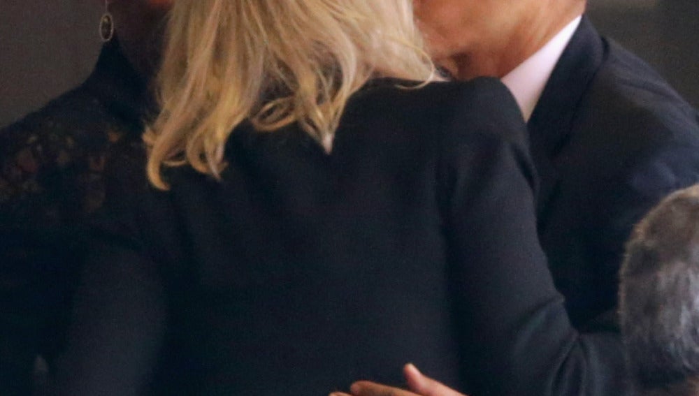 Obama saluda delante de Michelle a Helle Thorning