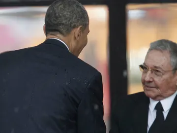 El Gobierno de EEUU resta importancia al apretón de manos entre Obama y Castro El Gobierno de EEUU resta importancia al apretón de manos entre Obama y Castro