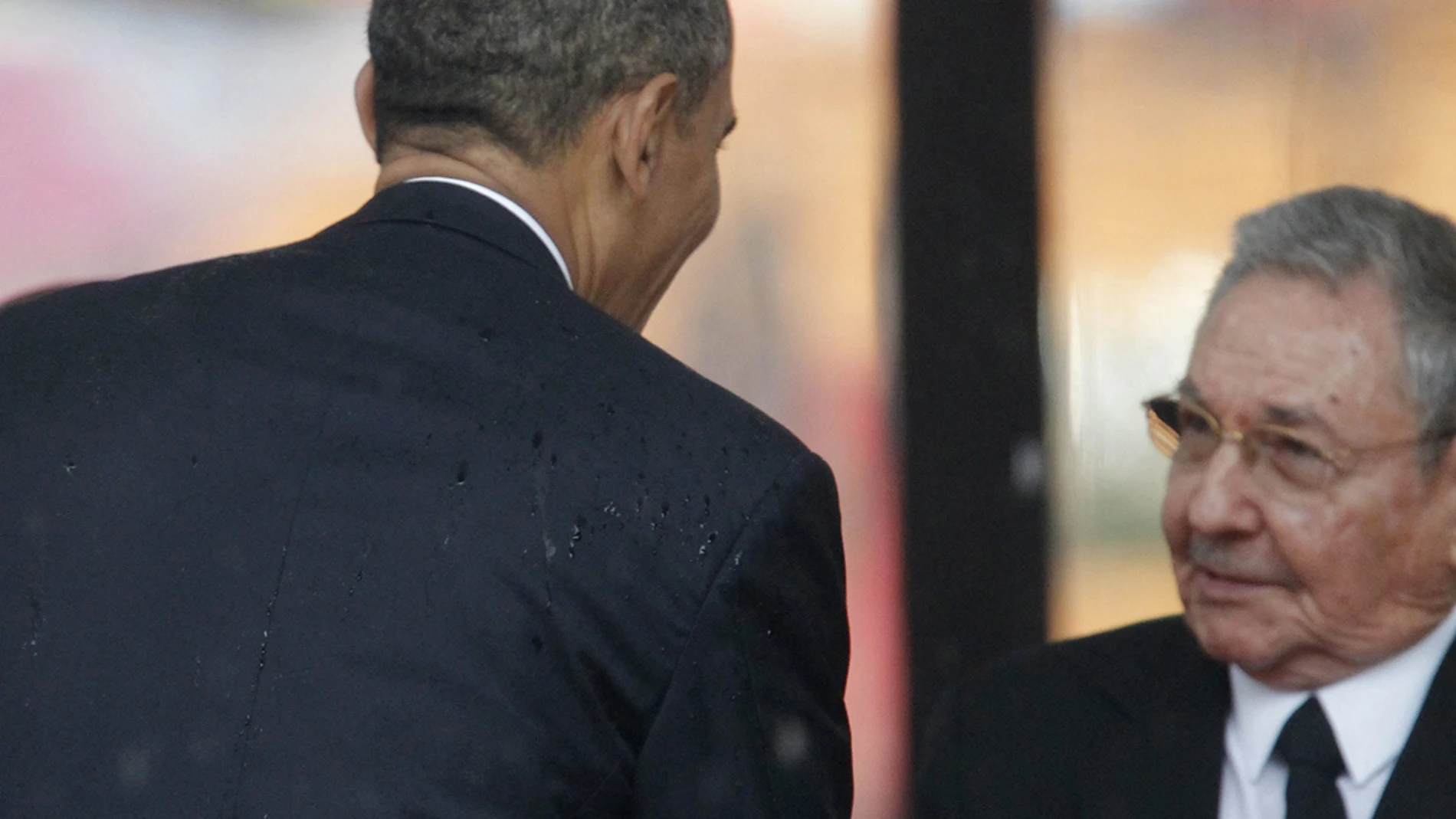 El Gobierno de EEUU resta importancia al apretón de manos entre Obama y Castro El Gobierno de EEUU resta importancia al apretón de manos entre Obama y Castro
