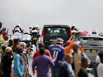 Los ciudadanos de Qunu reciben el féretro de Mandela Los ciudadanos de Qunu reciben el féretro de Mandela