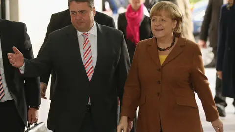 El líder del SPD, Sigmar Gabriel, junto a la canciller, Angela Merkel El líder del SPD, Sigmar Gabriel, junto a la canciller, Angela Merkel
