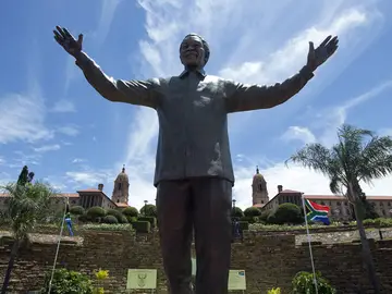 Estatua de Nelson Mandela en Pretoria Estatua de Nelson Mandela en Pretoria