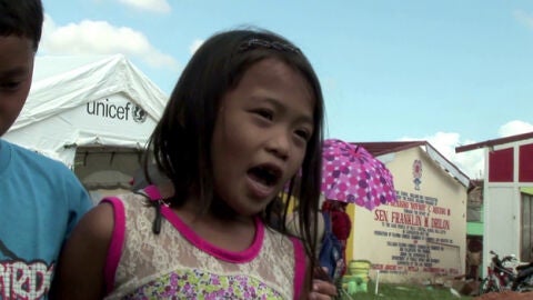 Una ni&ntilde;a en Filipinas dentro del programa de UNICEF