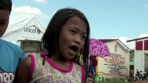 Una niña en Filipinas dentro del programa de UNICEF Una niña en Filipinas dentro del programa de UNICEF