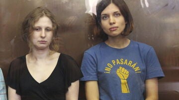 La integrante del grupo Pussy Riot podría ser excarcelada esta semana, según su marido