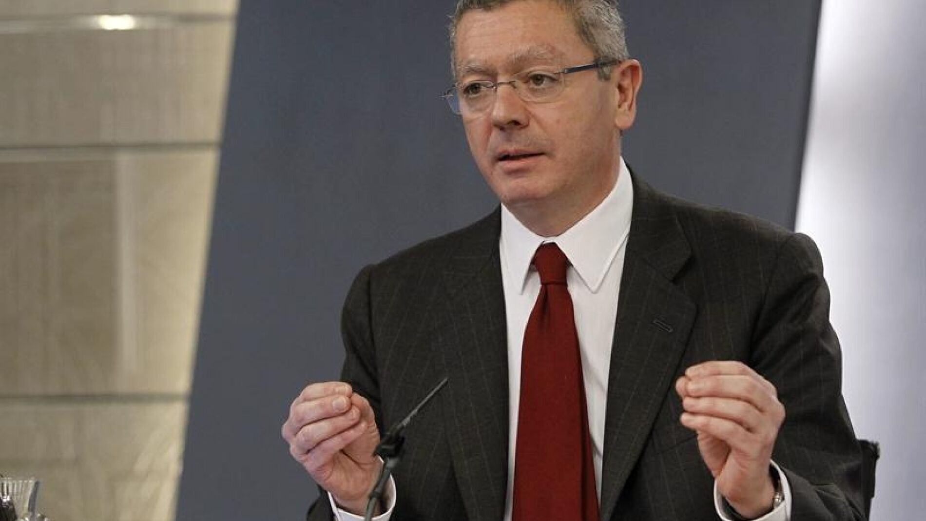 Alberto Ruiz-Gallard&oacute;n, tras el Consejo de Ministros