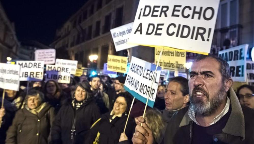 Concentración frente al Ministerio de Justicia contra el anteproyecto de reforma de la ley del aborto