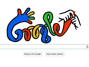 Una manos tejen el 'doodle' de Google para recibir el invierno Una manos tejen el 'doodle' de Google para recibir el invierno