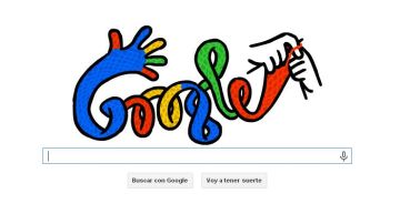 Una manos tejen el 'doodle' de Google para recibir el invierno