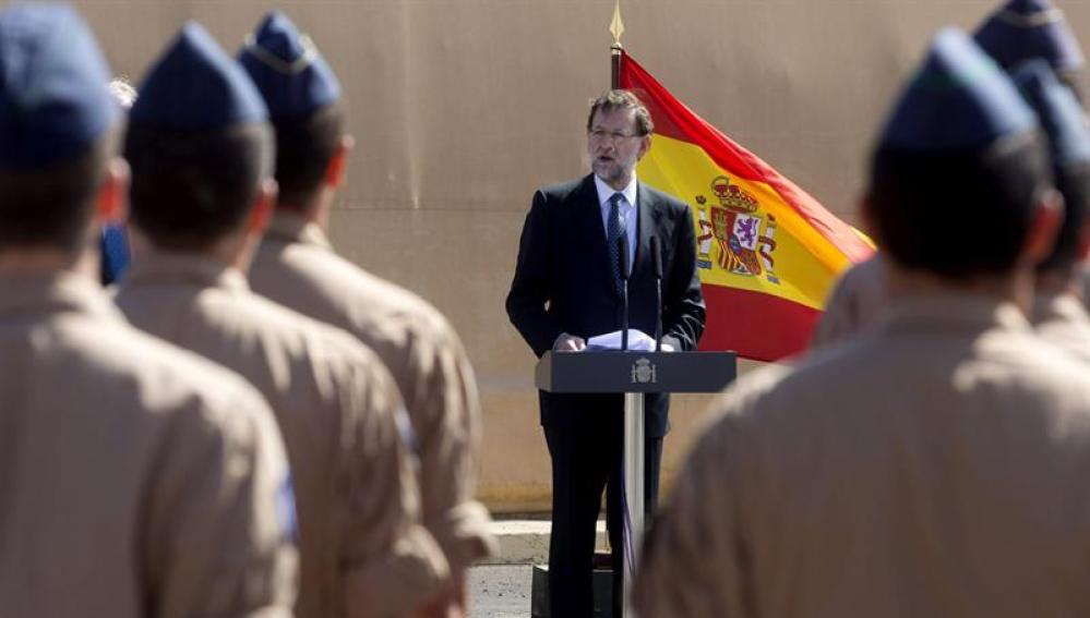 Mariano Rajoy pronuncia unas palabras ante medio centenar de militares